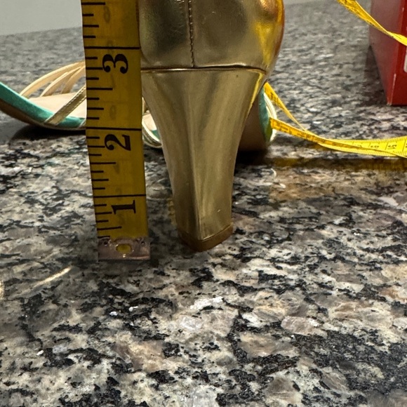 Violet & Red women’s Gold and Green Heels NWT 8 - Picture 15 of 15